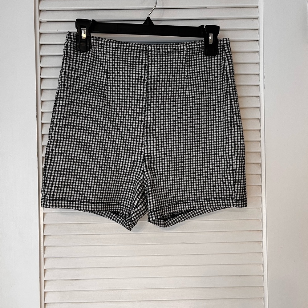 High waisted checkered shorts